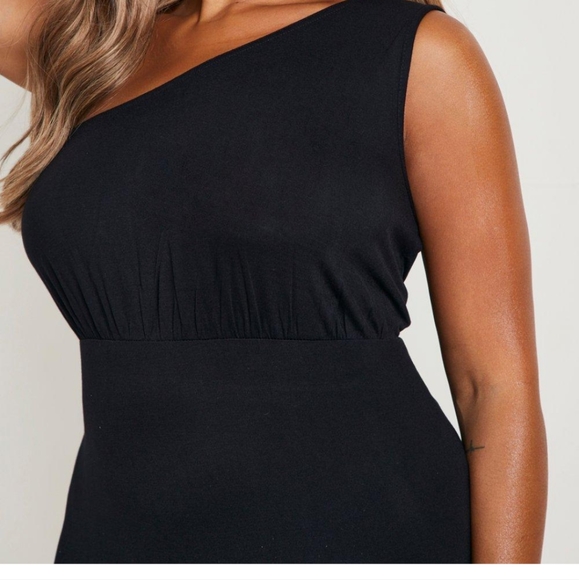 One shoulder - Picture 4 of 5